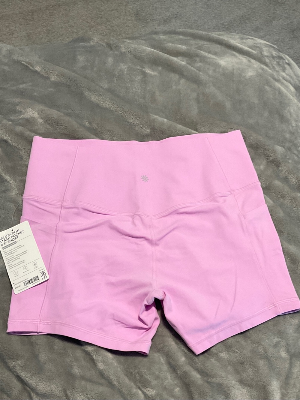 NWT ATHLETA LARGE SALUTATION STASH POCKET SHORT 5”